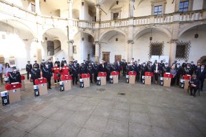 31 jednostek OSP w regionie wyjechało z Brzegu z pakietami ochrony osobistej