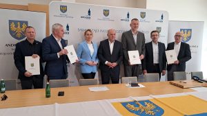 Podpisanie umów na programy centralne