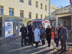 Przekazanie karetki dla szpitala w Kup