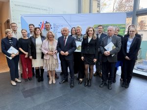 Koleje umowy z Lidera