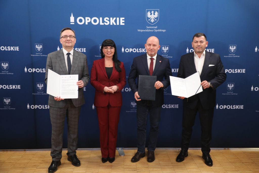 Podpisanie umowy na przebudowę mostu w Naroku