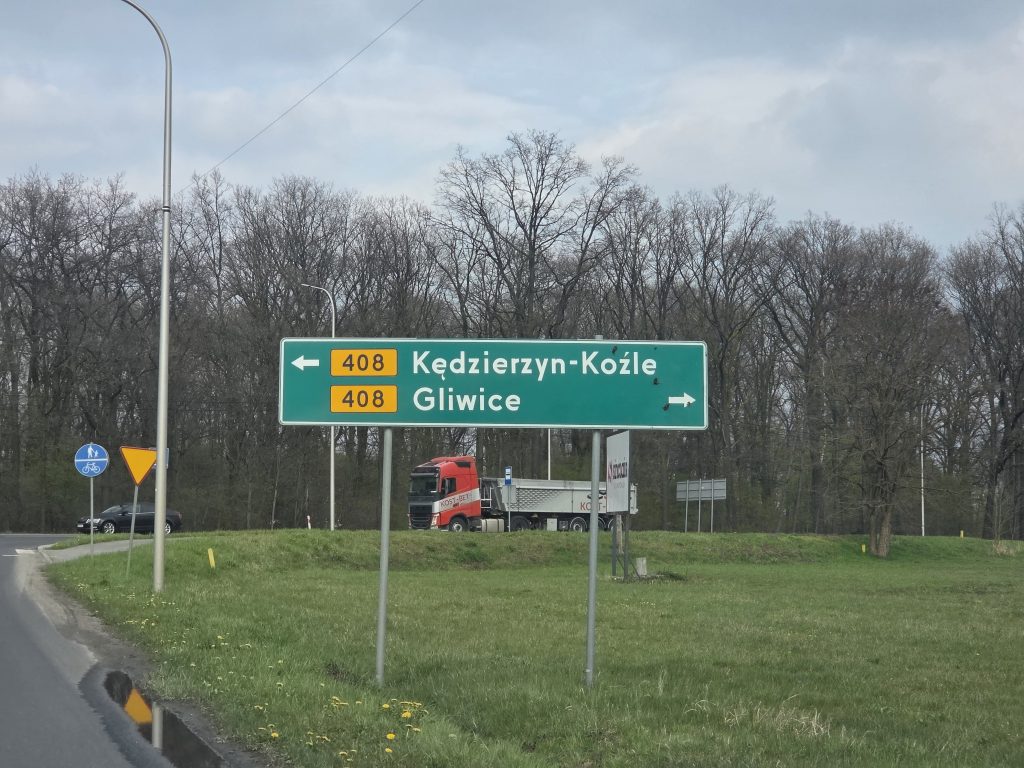 Podpisanie umowy na projekt drogi