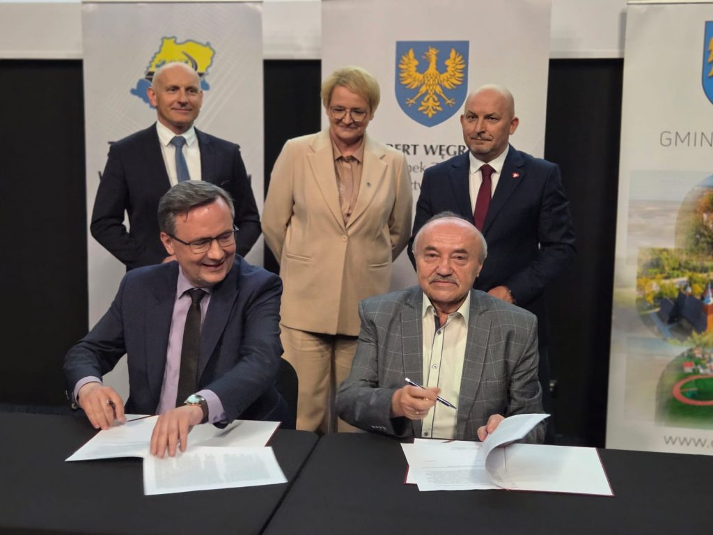 Umowa na drogę w Łowoszowie