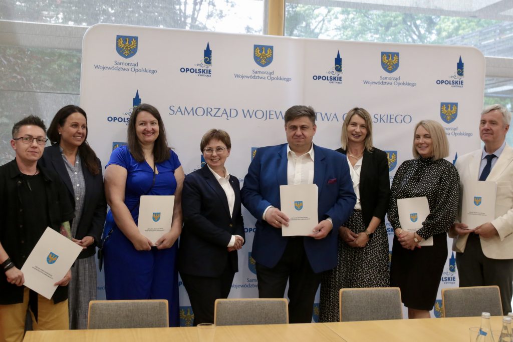 Wręczenie umów