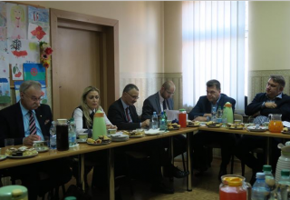 Komisja z wizytą u przedstawicieli mniejszości romskiej