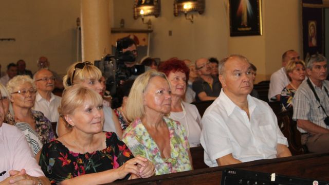 Goście honorowi – od lewej Wójt Skoroszyc Barbara Dybczak i Przew. SWO N. Krajczy wraz z Małżonką