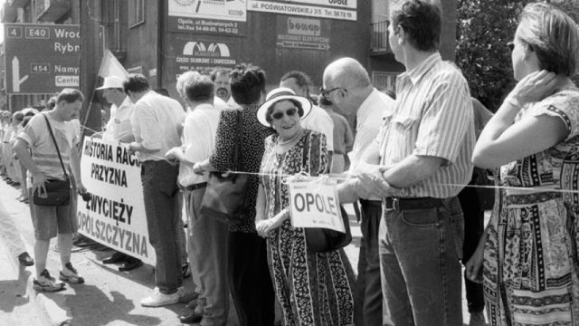Foto - Rafał Mielnik
OPOLSKI KOMITET OBRONY OPOLSZCZYZNY (OKOOP)
MIESZKANCY UTWORZYLI LANCUCH NADZIEI PONIEWAZ SA PRZECIW LIKWIDACJI WOJEWDZTWA OPOLSKIEGO
198
FOT. RAFAL MIELNIK / AGENCJA GAZETA
