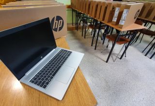 Laptop dla każdego nauczyciela liceum i szkoły zawodowej
