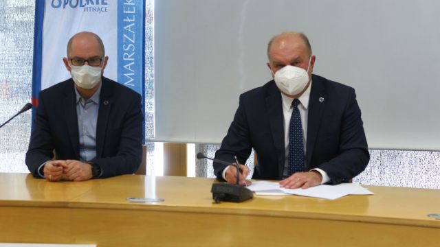 Pierwsze umowy dla organizacji sportowych