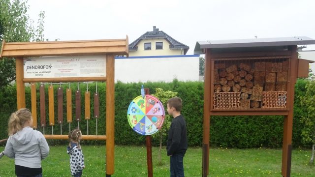 Strzelce Opolskie, Kadłub-Wieś, Doposażenie placu gminnego w przyrząd edukacyjny