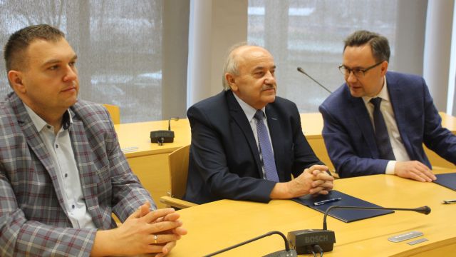 Podpisanie umowy na przebudowę drogi 40