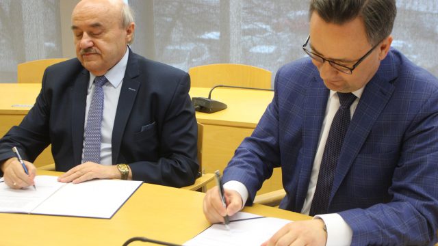 Podpisanie umowy na przebudowę drogi 40