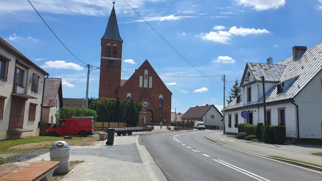 Droga w Brynicy po przebudowie