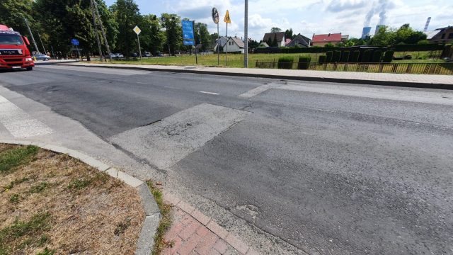 Podpisanie umowy na modernizację drogi w Dobrzeniu