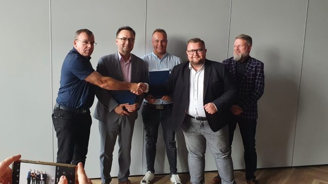 Podpisanie umowy na modernizację drogi w Dobrzeniu