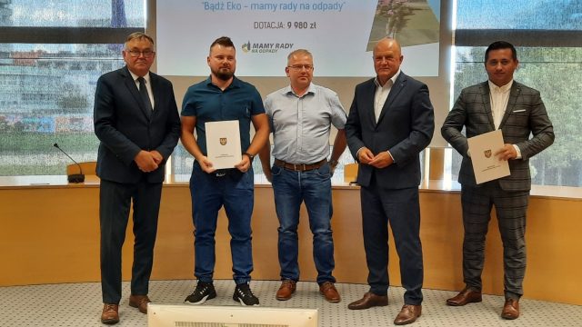 Rady na odpady - wręczenie umów