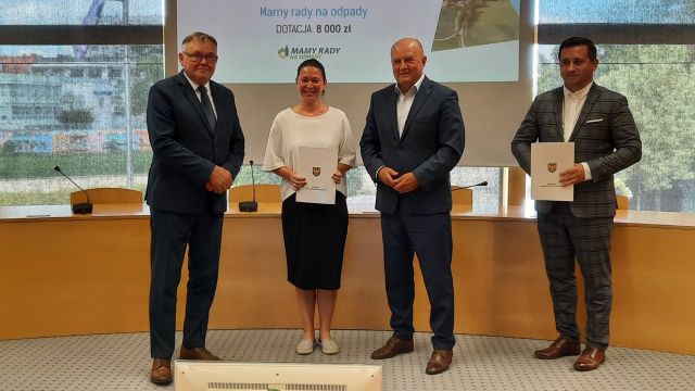 Rady na odpady - wręczenie umów