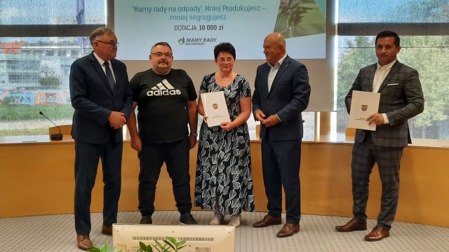 Rady na odpady - wręczenie umów