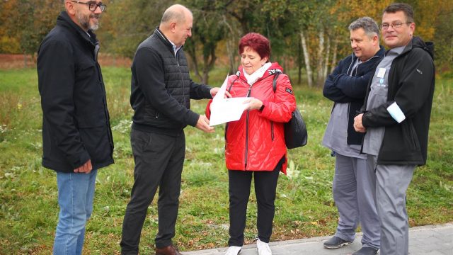 Przekazanie działki w Pokoju
