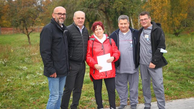 Przekazanie działki w Pokoju