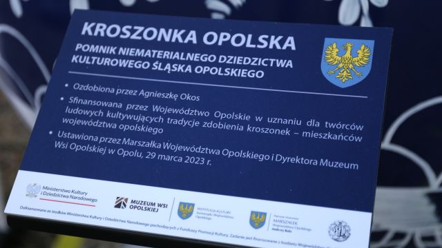 Opolska kroszonka na dworcu