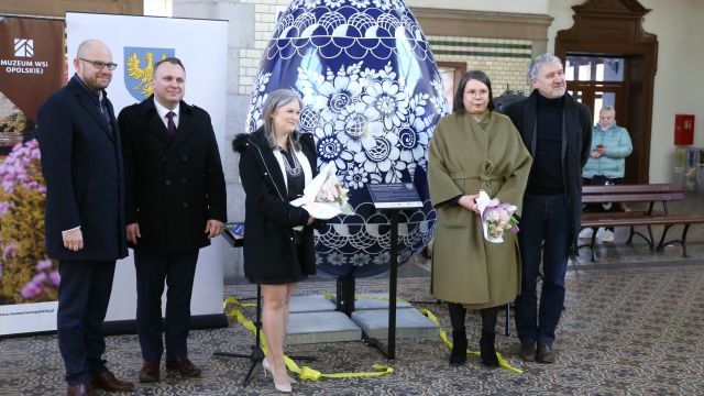 Opolska kroszonka na dworcu