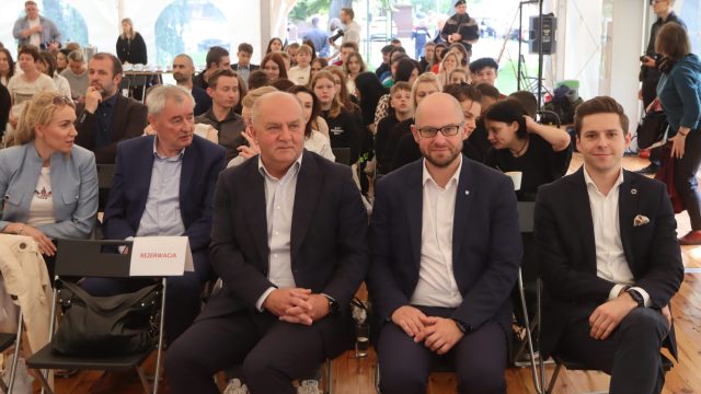 umowy dla młodzieży