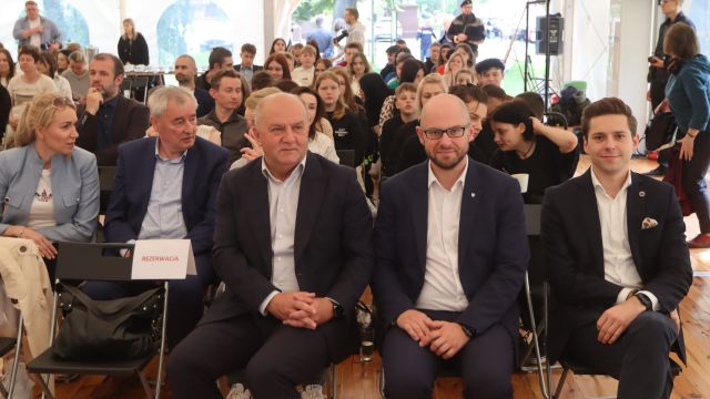 umowy dla młodzieży