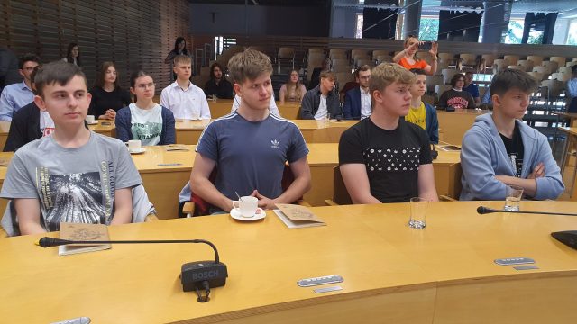 młodzież poniedziałek