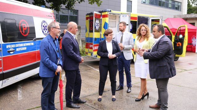 Lądowisko przy neuropsychiatrii z specjalnym ambulansem