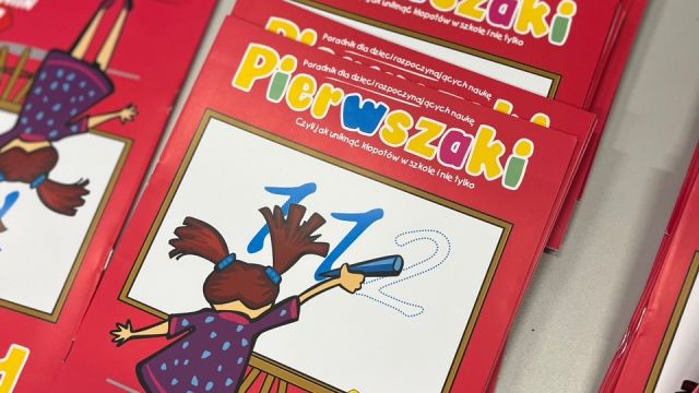 Dzieci uczą bezpieczeństwa młodszych kolegów