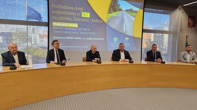 podpisanie umów na budowę drogi między Żędowicami a Kielczą