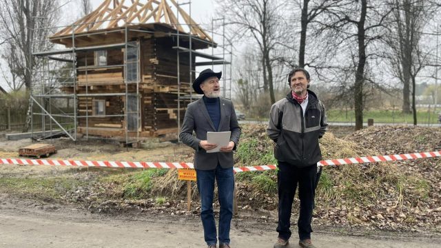 Wiecha nad domkiem w Muzeum Wsi Opolskiej