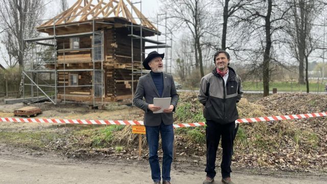 Wiecha nad domkiem w Muzeum Wsi Opolskiej