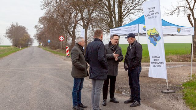 Początek remontu drogi