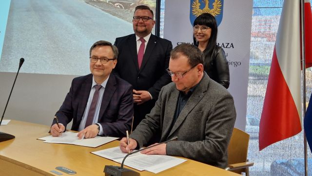 Umowa na drogę w Żelaznej