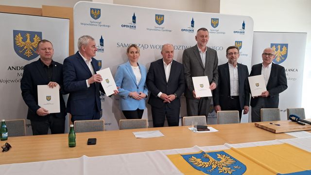 Podpisanie umów na programy centralne