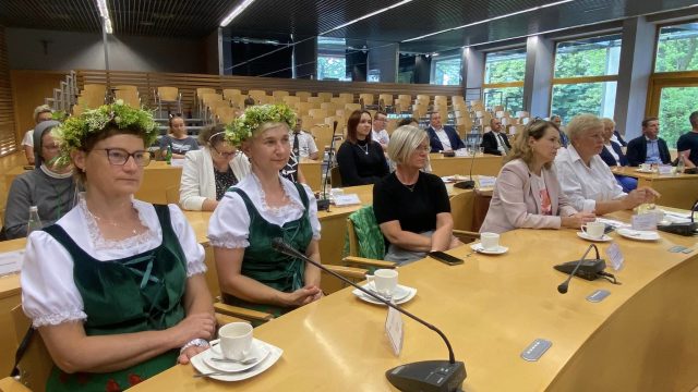 Wręczenie umów wieś dzieciom