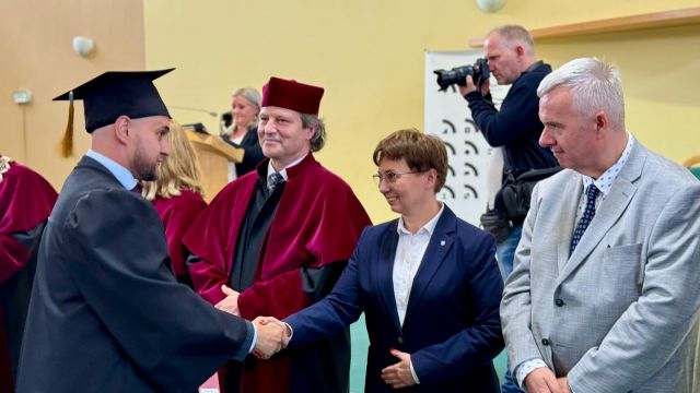 Wręczenie dyplomów absolwentom Wydziału Lekarskiego UO