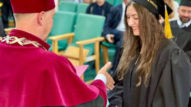 Wręczenie dyplomów absolwentom Wydziału Lekarskiego UO