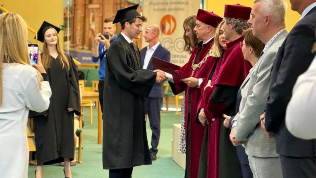 Wręczenie dyplomów absolwentom Wydziału Lekarskiego UO