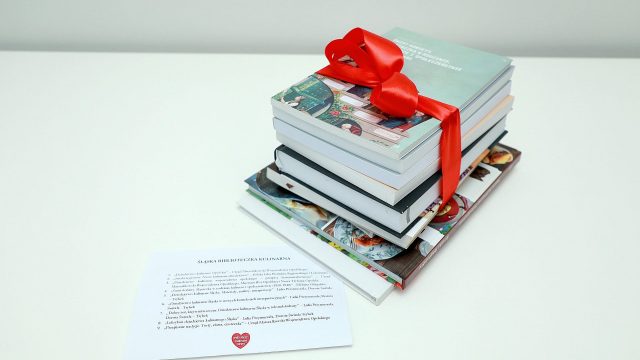 Przekazanie darów dla WoŚP