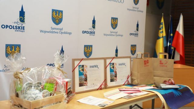 Przekazanie darów dla WoŚP