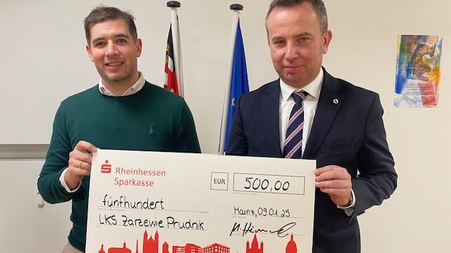 Przekazanie pieniędzy klubom