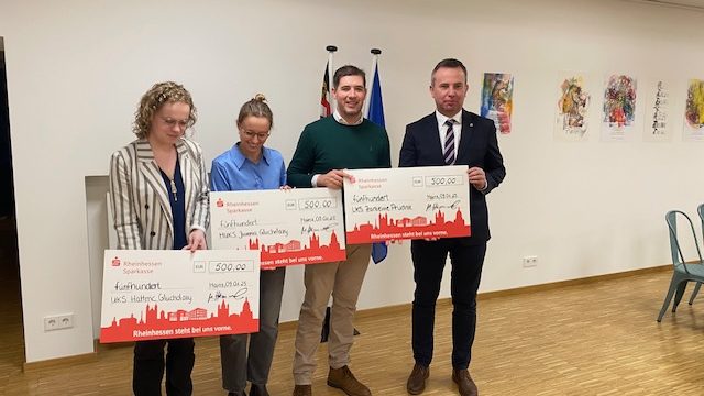 Przekazanie pieniędzy klubom