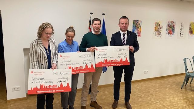 Przekazanie pieniędzy klubom