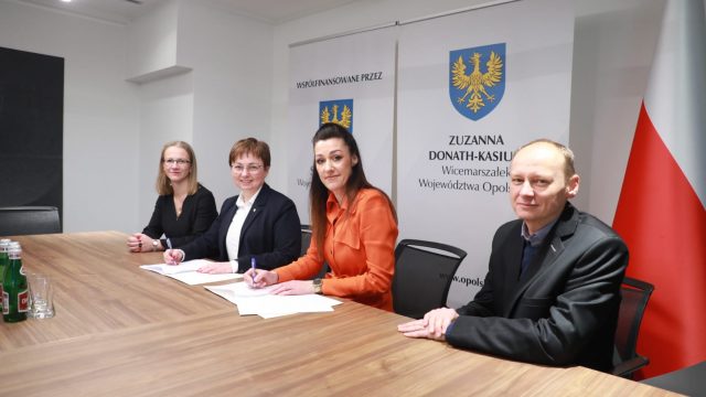 Podpisanie umowy ze stowarzyszeniem Pozytywka