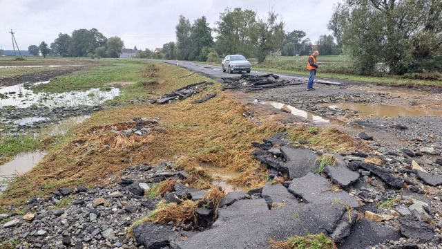 Zniszczona droga 407