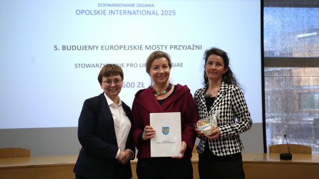 wręczenie umów beneficjentom