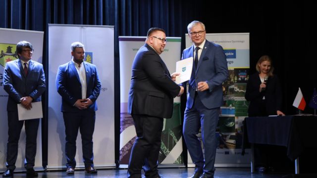 Wręczenie umów na doposażenie OSP